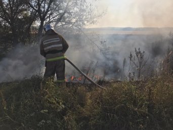​Октябрьские огнеборцы справились с огнём