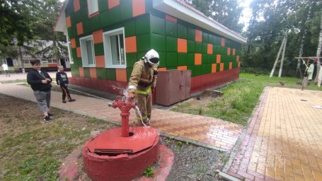 ​На каникулах будь осторожен с огнём!