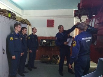 ​Октябрьские пожарные и юные приемники