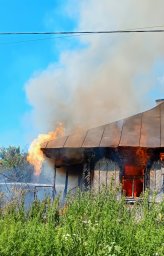 ​Пожарные Курского района не допустили распространения огня