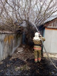 Пожарные Пристенского района в работе.