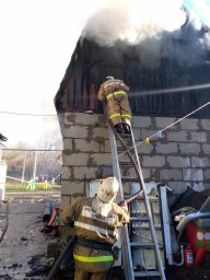 Рыльские огнеборцы отстояли гараж