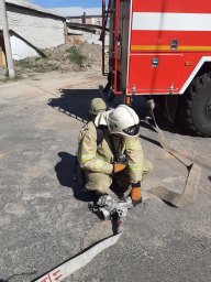 ​Хомутовские пожарные провели контрольно-проверочное занятие