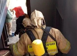 ​Тимские огнеборцы провели учения по эвакуации и ПТЗ