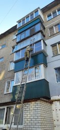 ​Начальник ПЧ-20 спас женщину, закрытую ребенком на балконе