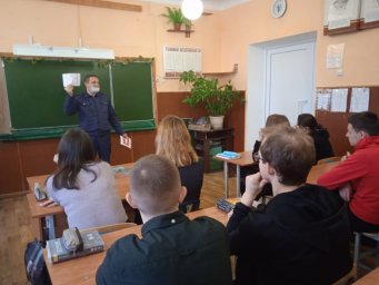 ​Противопожарные инструктажи в школах области.