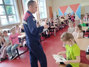 ​Занятия по правилам пожарной безопасности в пришкольном лагере Фатежского района