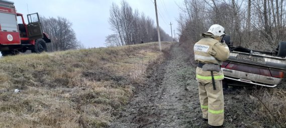 ​Конышевские огнеборцы помогли автомобилисту