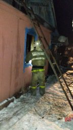 ​Огнеборцы ПЧ Советского и Черемисиновского районов на пожаре