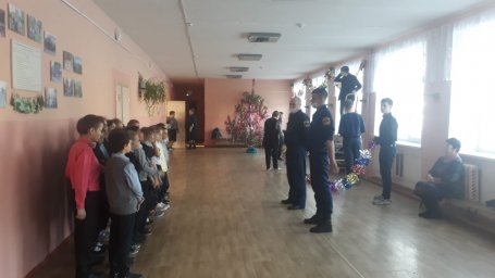 ​Инструктаж по пожарной безопасности в преддверии зимних каникул от Касторенских пожарных