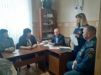 ​Занятия по организации пожарно-профилактической работы в жилом секторе Дмитриевского района