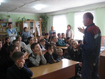 ​Продолжаются профилактические встречи с учащимися школ Обоянского района