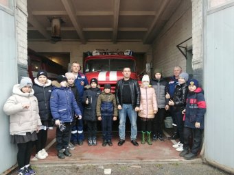 ​Ребята из Верхнелюбажской СОШ в гостях у Фатежских огнеборцев ОП с.В.Любаж