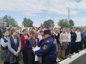 ​Конышевские огнеборцы провели тренировочные эвакуации в школах