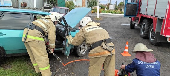 ​Учения по ликвидации последствий дорожно-транспортного происшествия в Медвенском районе