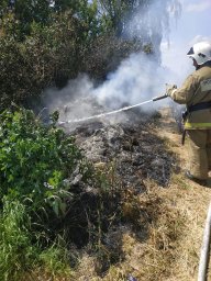 ​Огнеборцы Курского района на тушении возгорания