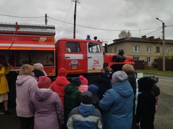 ​Юные гости в ПЧ Дмитриевского района
