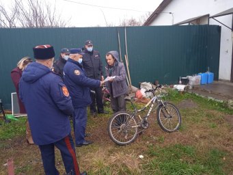 В Кореневском районе продолжается работа с гражданами