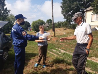 Дмитриевские огнеборцы проводят профилактику