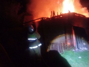 ​Горение гаража в п.Медвенка ликвидировано