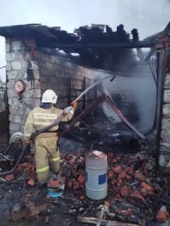 ​Огнеборцы Курского района потушили гараж
