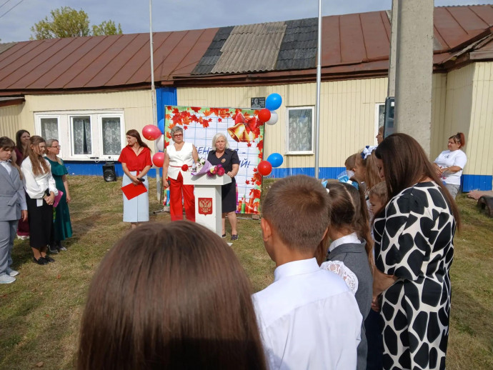​1 сентября &mdash; День знаний: пожарные поздравили школьников и напомнили о безопасности