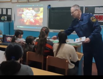 Безопасность летом хомутовским школьникам