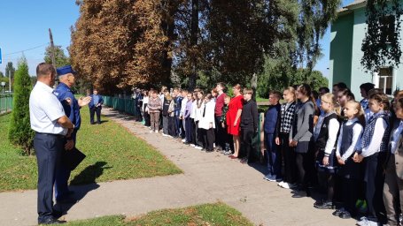 ​Хомутовские огнеборцы-спасатели проводят учебные эвакуации