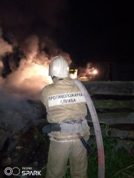​Рыльские огнеборцы на тушении пожара