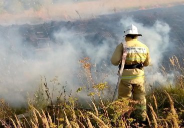 ​Фатежские огнеборцы на борьбе с горением сухой травы