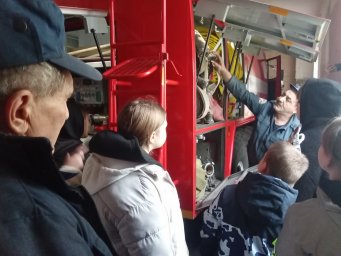 ​Касторенские огнеборцы принимают поздравления с днем отца