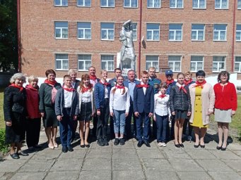 ​Суджанские пожарные на торжественной линейке
