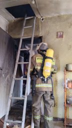 ​Огнеборцы ПЧ Советского района на тушении возгорания