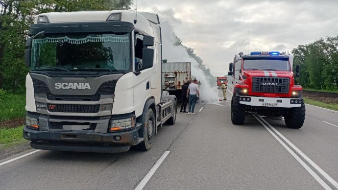 ​Огнеборцы Фатежского района на тушении пожара
