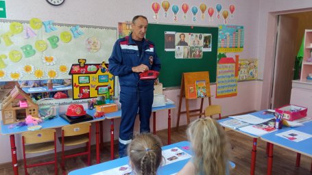 ​Пожарная безопасность начинается с детства.  Урок ПБ с малышами в п. Золотухино