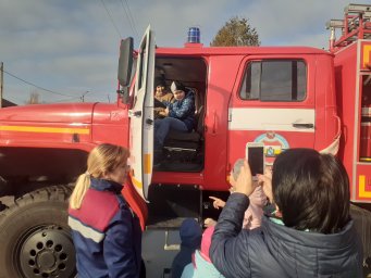 ​Юные гости в ПЧ Дмитриевского района