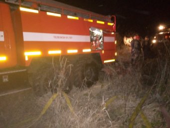 Не дали огню переброситься на жилые строения. Рыльские пожарные тушили заброшенные постройки