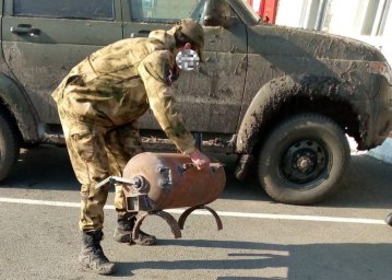 ​Фатежские пожарные передали военнослужащим очередную партию отопительных печей