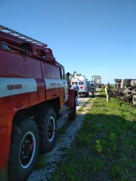 ​Октябрьские пожарные не допустили возгорания перевернувшегося автомобиля