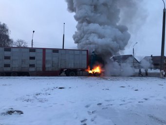 Загорание грузового автомобиля в Октябрьском районе