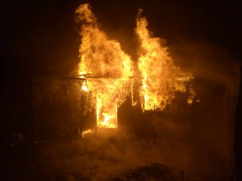 ​Октябрьские огнеборцы потушили дом